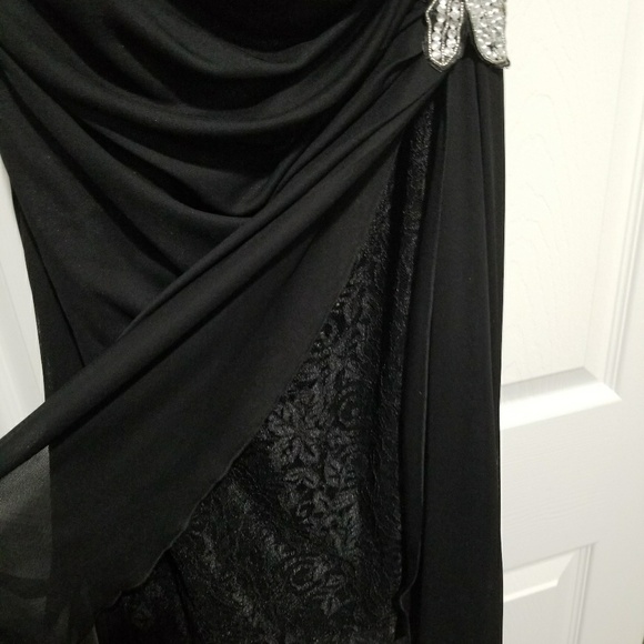 Dress - Picture 3 of 3